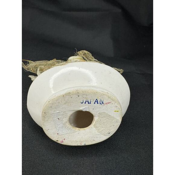 Vintage Ceramic Japan Figurine Southern Belle Bouquet & Lace Cloth Dress - Picture 7 of 9